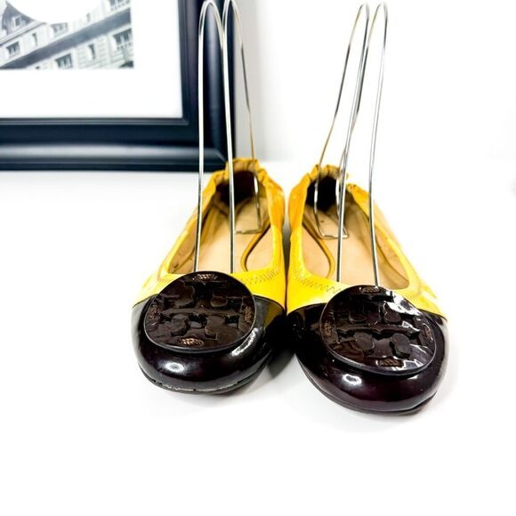 Tory Burch Eddie Ballet Flats Yellow Patent Leather Cap Toe Brown Logo Women’s 9 - Picture 2 of 8